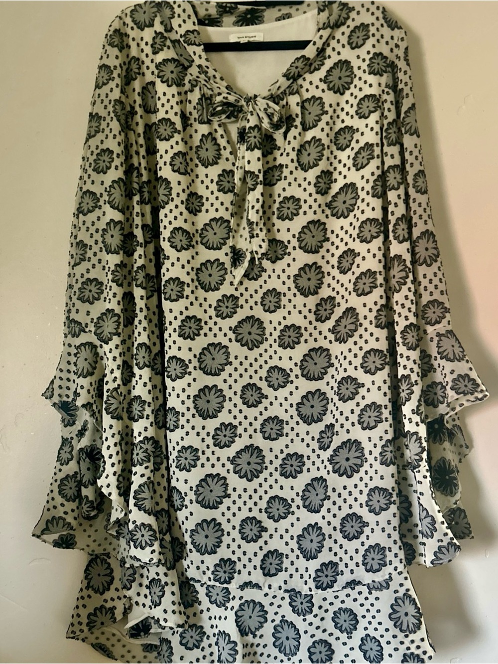 Max Studio Women's Tie Neck Flounce Cream Black Short Dress Sz XL